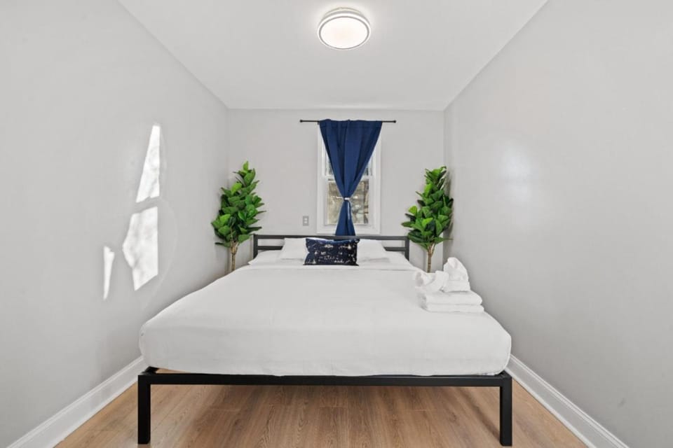 The City Spacious Stay Near EWR And NYC Mins to Train Apartment in Bayonne