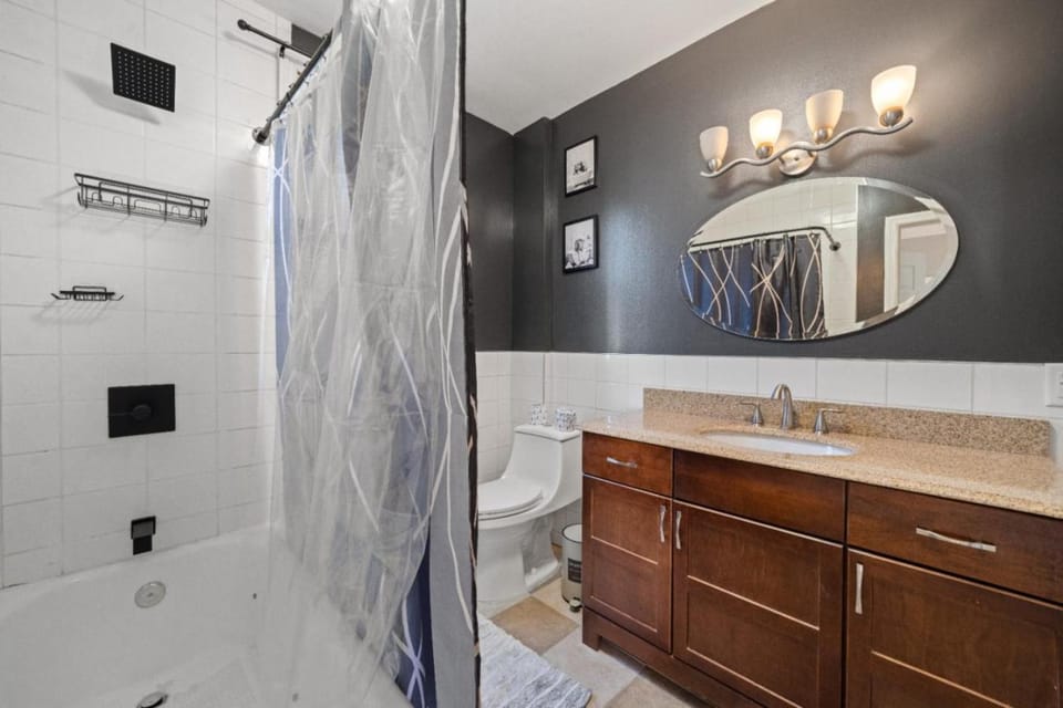 The City Spacious Stay Near EWR And NYC Mins to Train Apartment in Bayonne