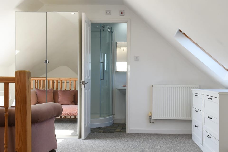 Sandy Feet- 3 Bedroom Retreat Apartment in England