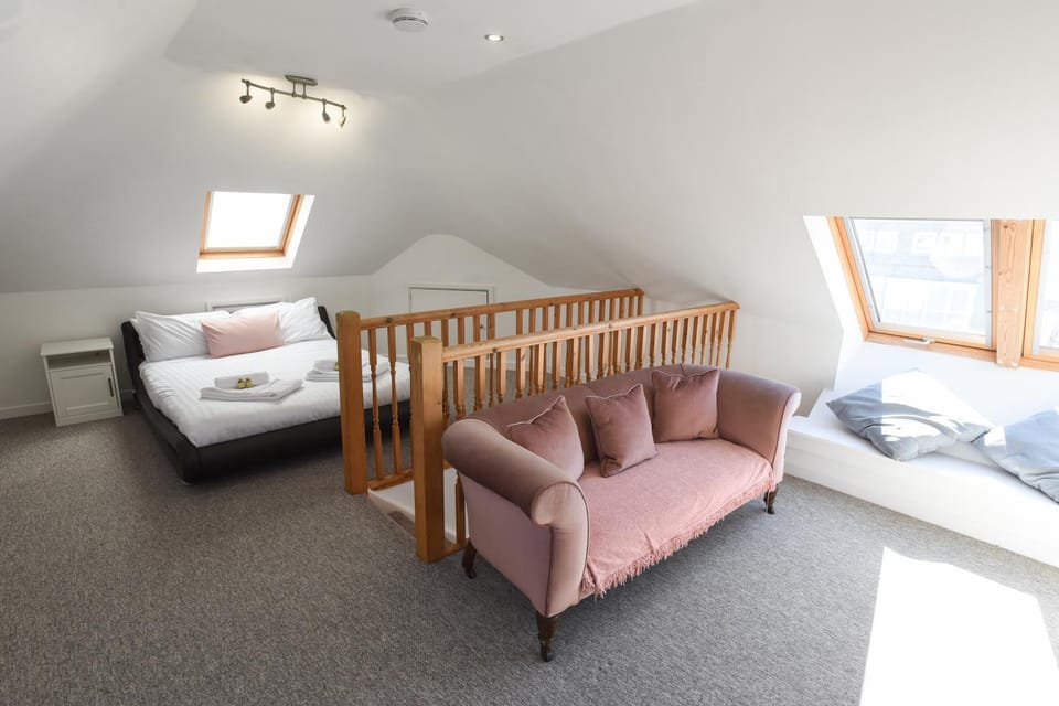 Sandy Feet- 3 Bedroom Retreat Apartment in England