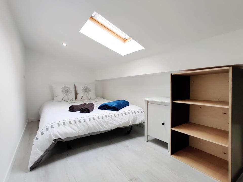 Bed, Photo of the whole room