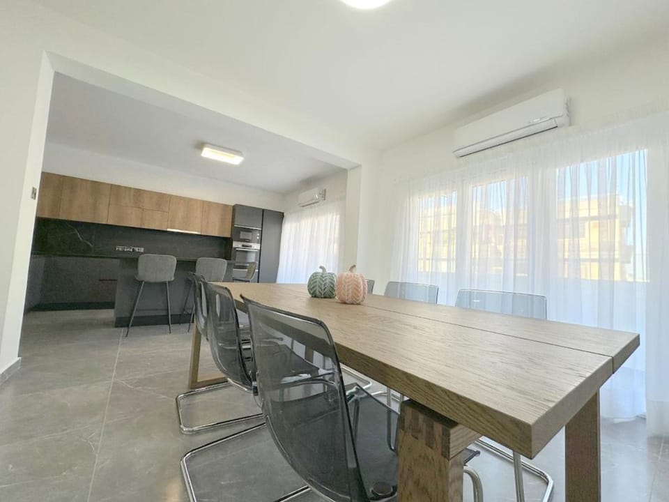 City Rendezvous 3 Bedroom Flat Apartment in Larnaca