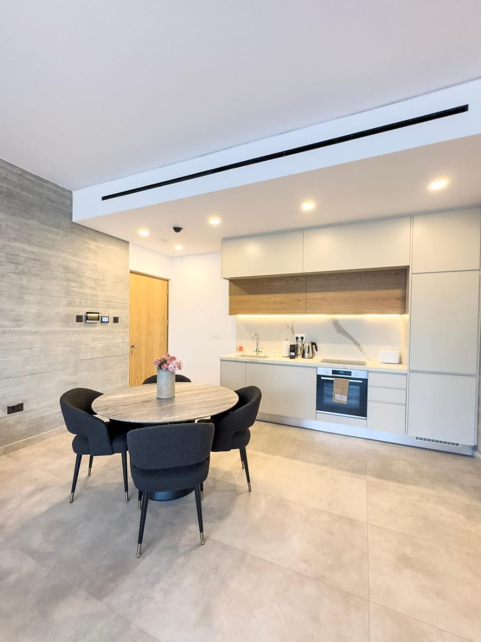 Malberry Park 101 - Modern 2bedroom Apt with Shared Heated Pool, Sauna, Gym, Jacuzzi Apartment in Paphos