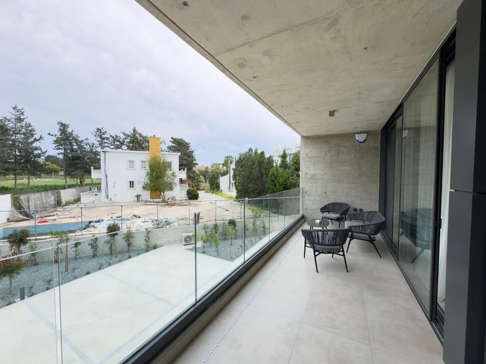 Malberry Park 101 - Modern 2bedroom Apt with Shared Heated Pool, Sauna, Gym, Jacuzzi Apartment in Paphos