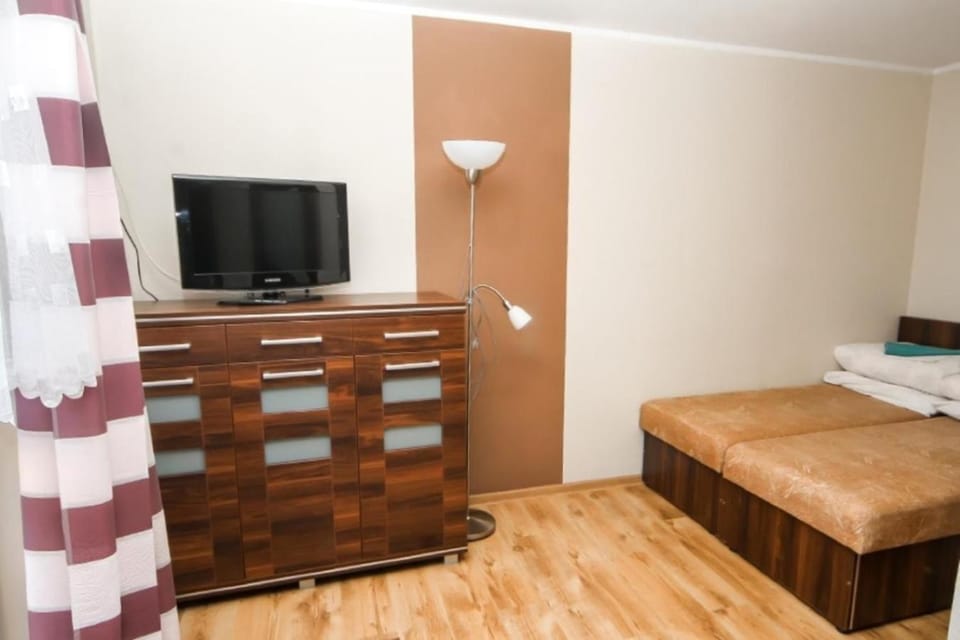 TV and multimedia, Photo of the whole room, Bedroom