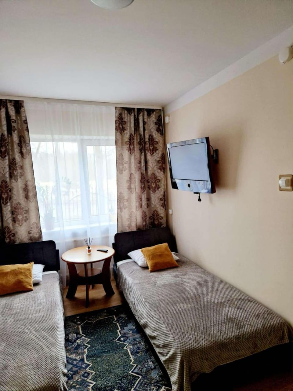 Communal lounge/ TV room, Bed, TV and multimedia, Seating area, Bedroom