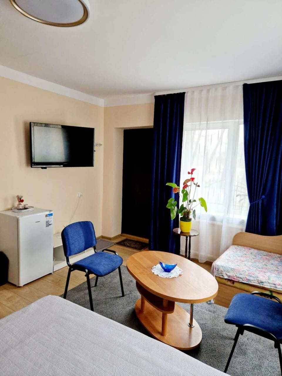 Communal lounge/ TV room, Bed, TV and multimedia, Photo of the whole room, Seating area, Bedroom