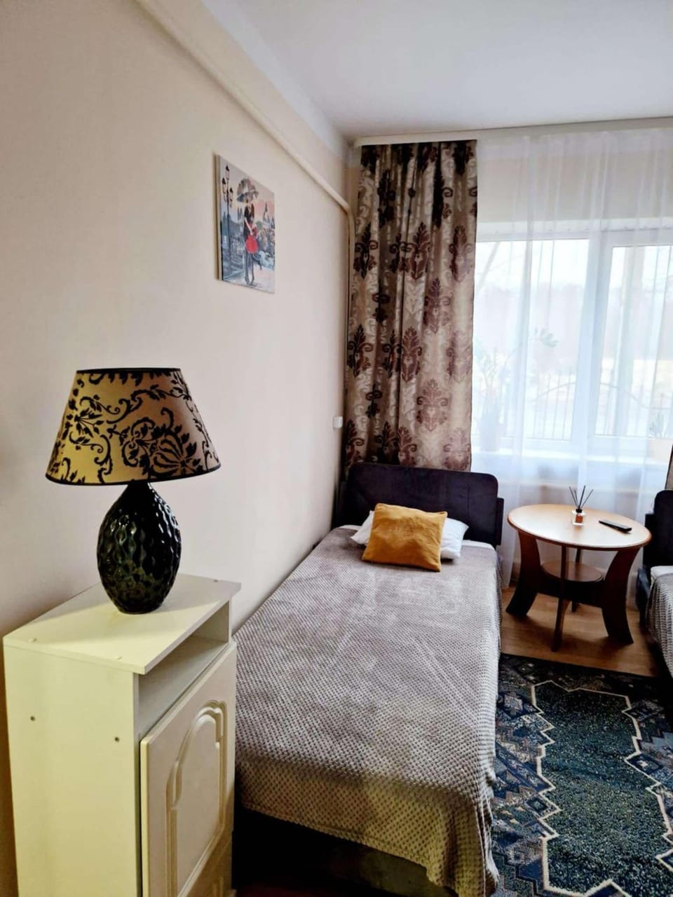 Bed, Seating area, Bedroom