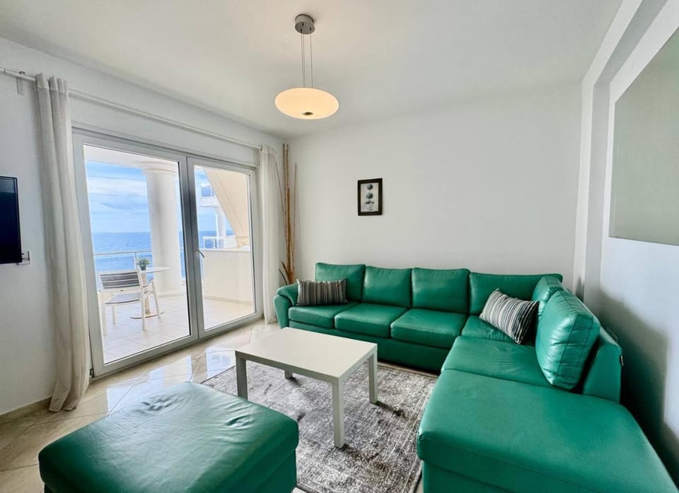 Natural landscape, TV and multimedia, Living room, Seating area, Sea view