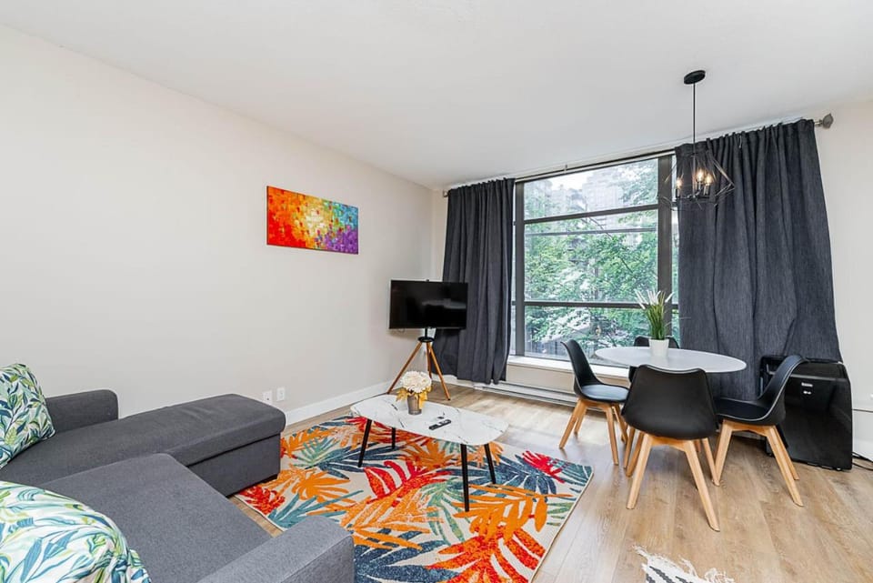 Gorgeous Unit in the Heart of Downtown Apartment in Vancouver