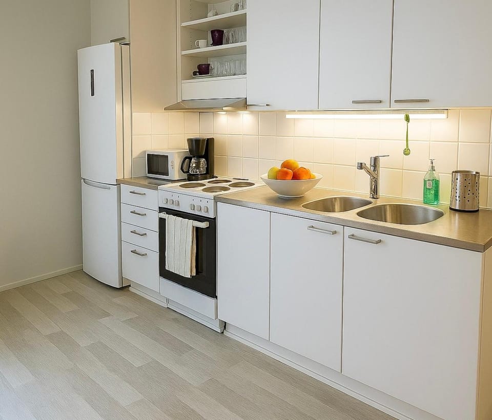 Coffee/tea facilities, Kitchen or kitchenette, oven, stove, toaster