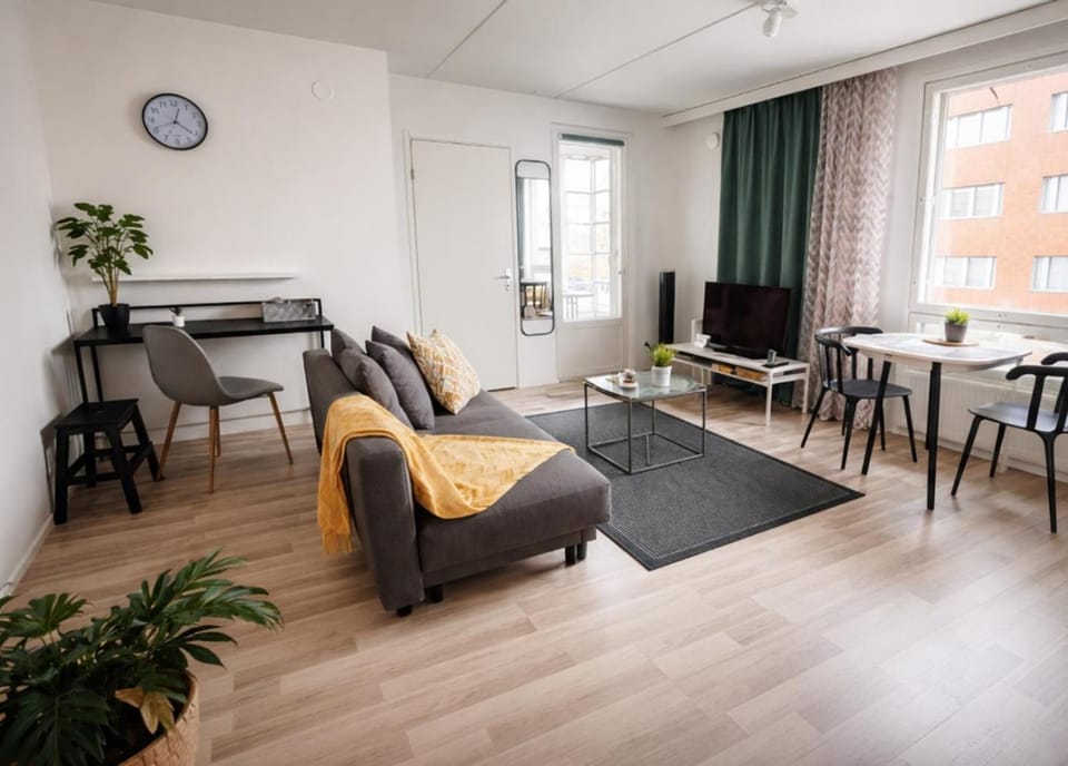 TV and multimedia, Living room, Seating area, Dining area