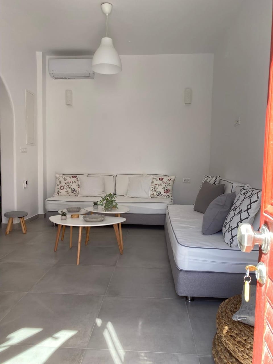 Bed, Seating area