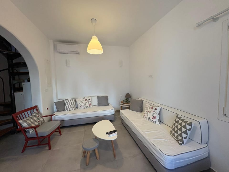 Agioutanti Spot House in Kea-Kythnos