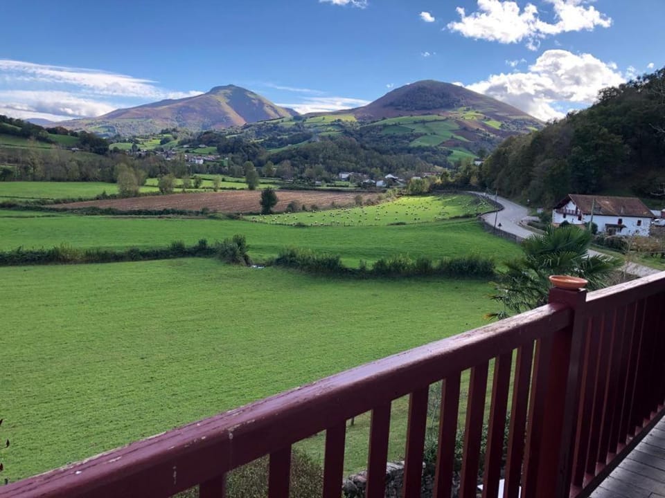 Balcony/Terrace, Mountain view, River view