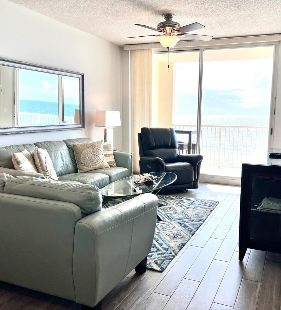 Living room, Sea view