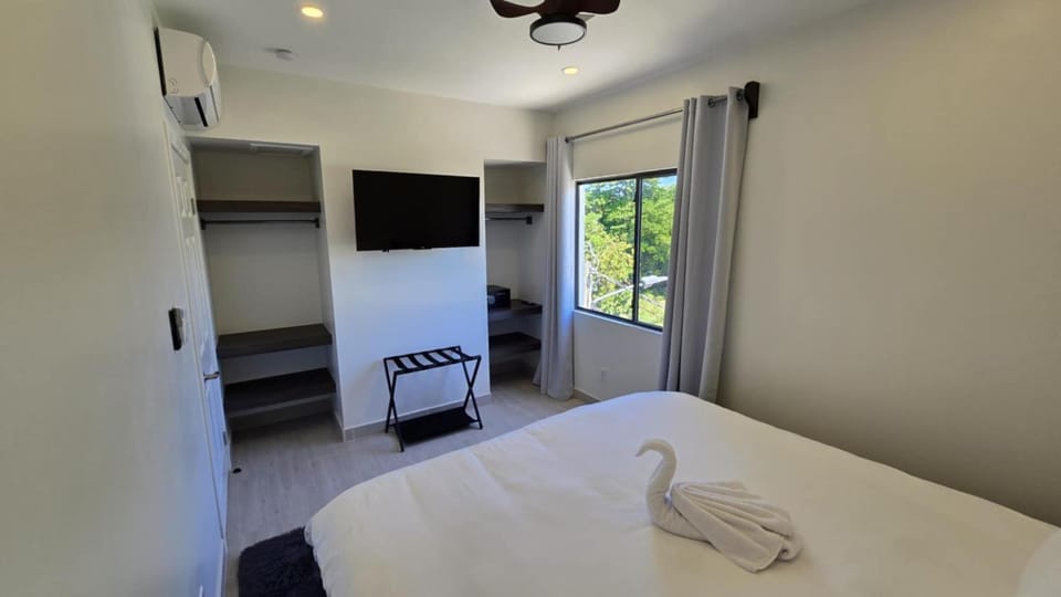 Bed, TV and multimedia, Bedroom, air conditioner