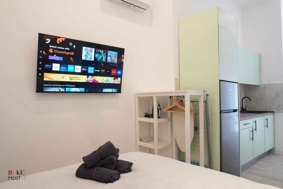 CH Plaza Elíptica 1 Bed and Breakfast in Madrid