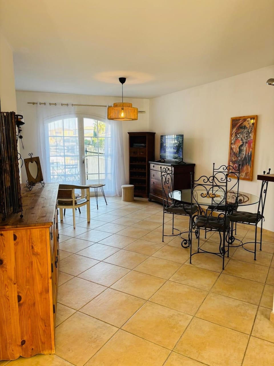 TV and multimedia, Living room, Dining area