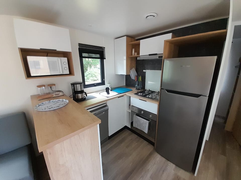 Kitchen or kitchenette, dishwasher, oven, stove, toaster