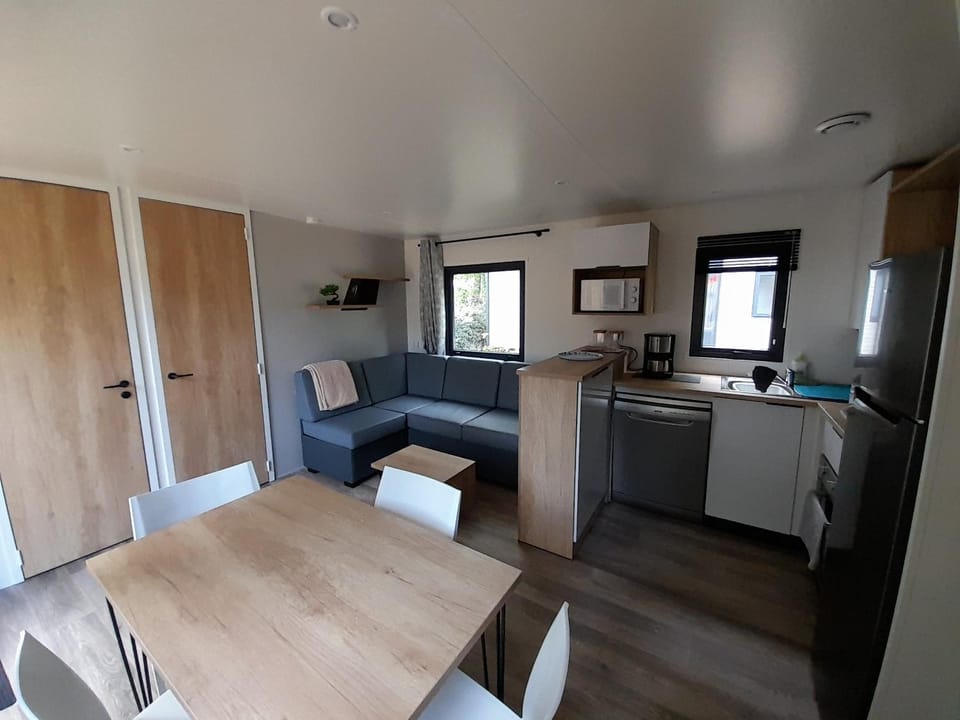 Kitchen or kitchenette, Living room, Dining area, oven, stove