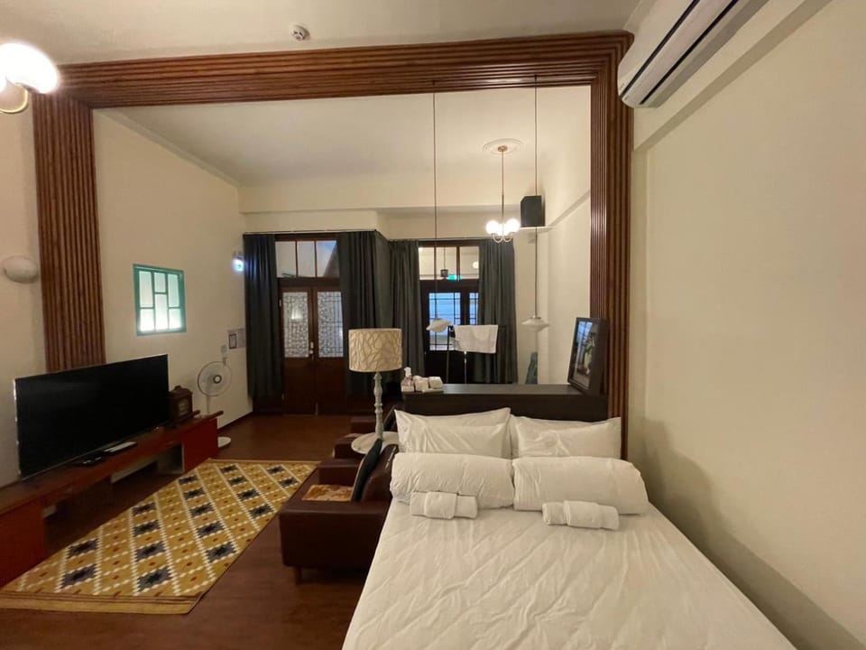 Communal lounge/ TV room, Bed, TV and multimedia, Photo of the whole room, Bedroom, air conditioner