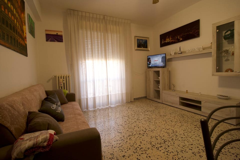 Communal lounge/ TV room, TV and multimedia, Living room, Seating area
