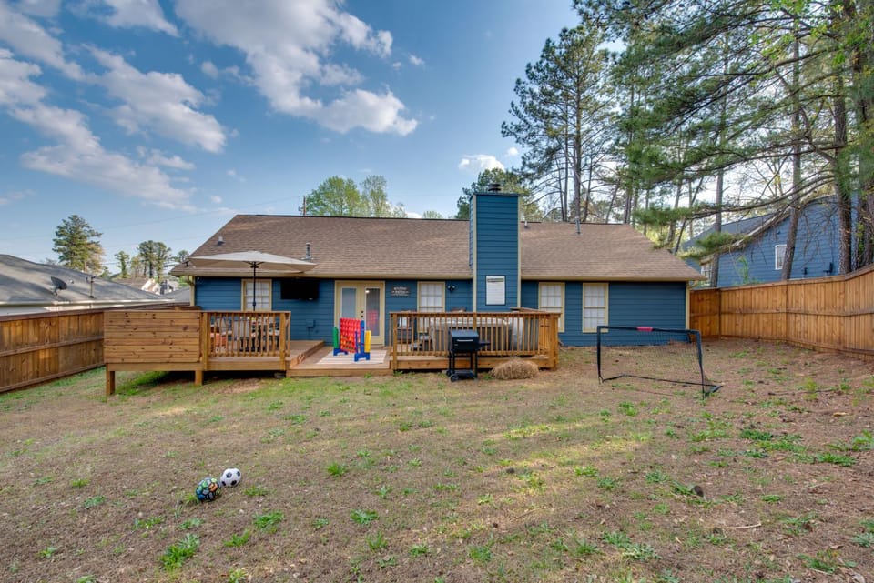 4 Mi to Airport: Atlanta Home w/ Deck & Hot Tub House in College Park
