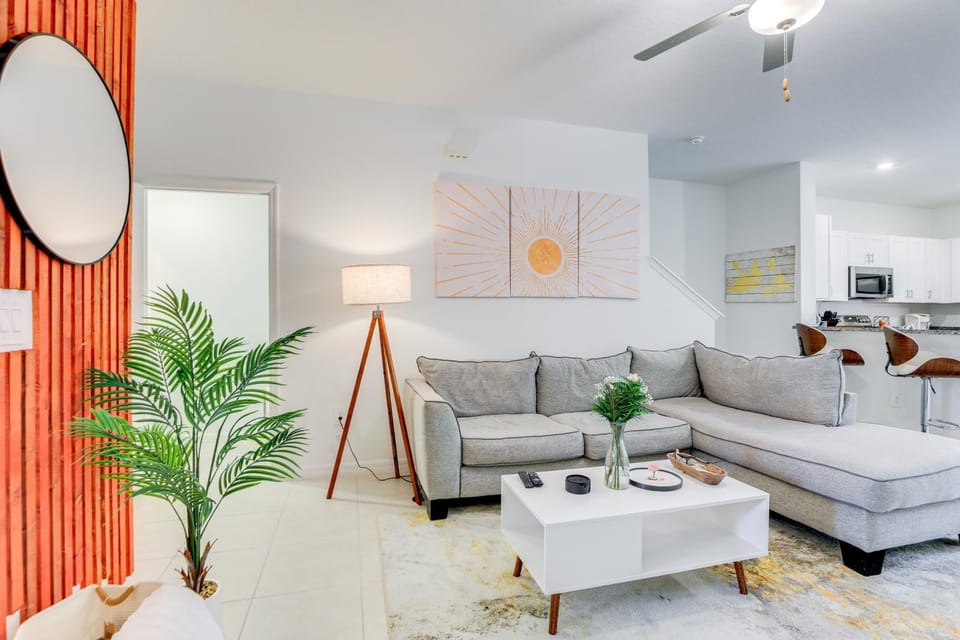 Snowbird Haven Townhome w/ Pool Access Near Tampa! House in Ruskin