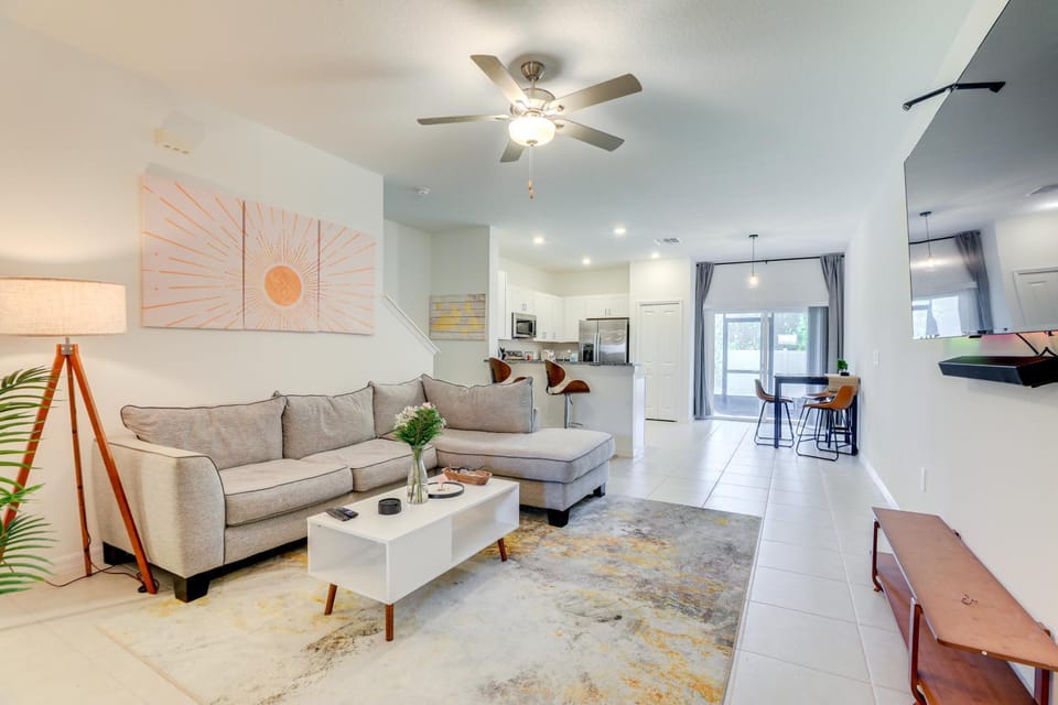 Snowbird Haven Townhome w/ Pool Access Near Tampa! House in Ruskin