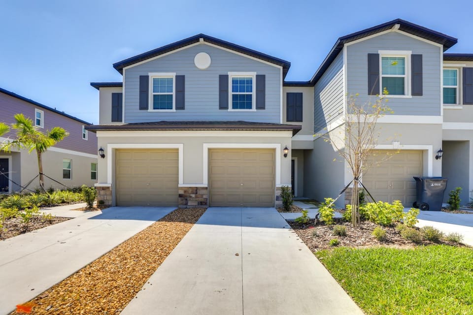 Snowbird Haven Townhome w/ Pool Access Near Tampa! House in Ruskin