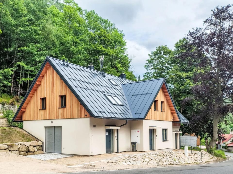 Property building, Spring, Neighbourhood, Natural landscape, Street view