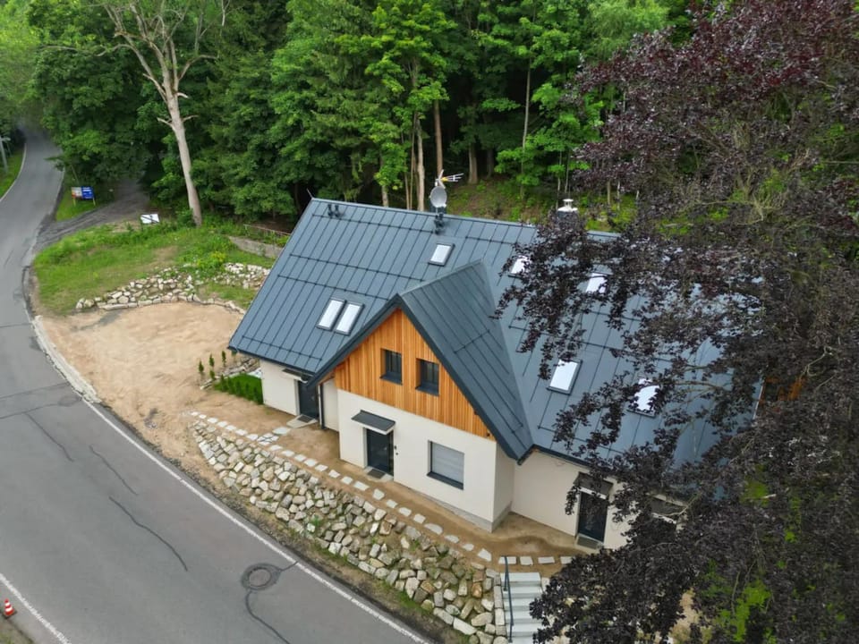 Property building, Day, Neighbourhood, Natural landscape, Street view