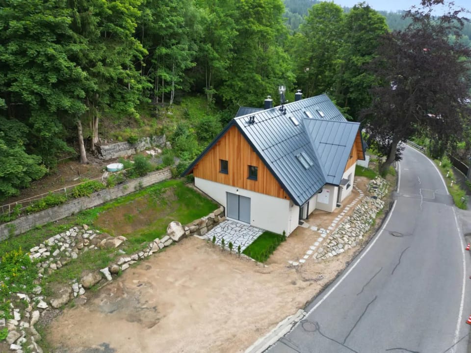 Property building, Neighbourhood, Natural landscape, Mountain view, Parking