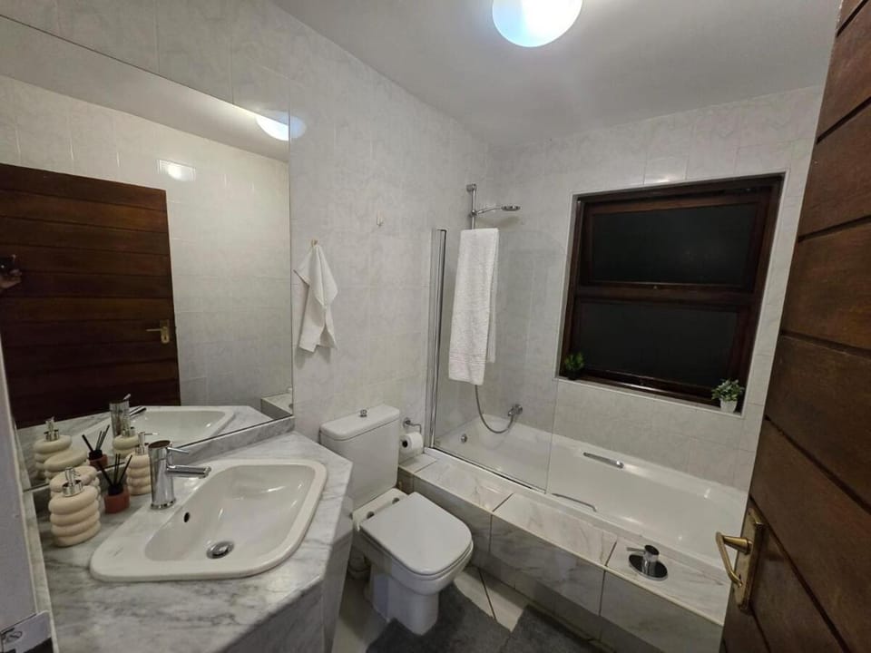 Modern 3 bedroom Sandton City Apartment Apartment in Sandton