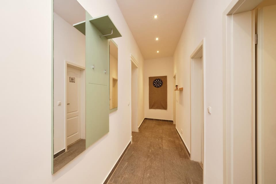 Darts, wardrobe