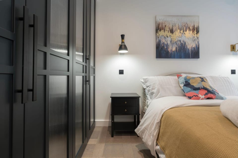 Beautiful Apartment next Tower Bridge E with AirCon Apartment in London Borough of Southwark