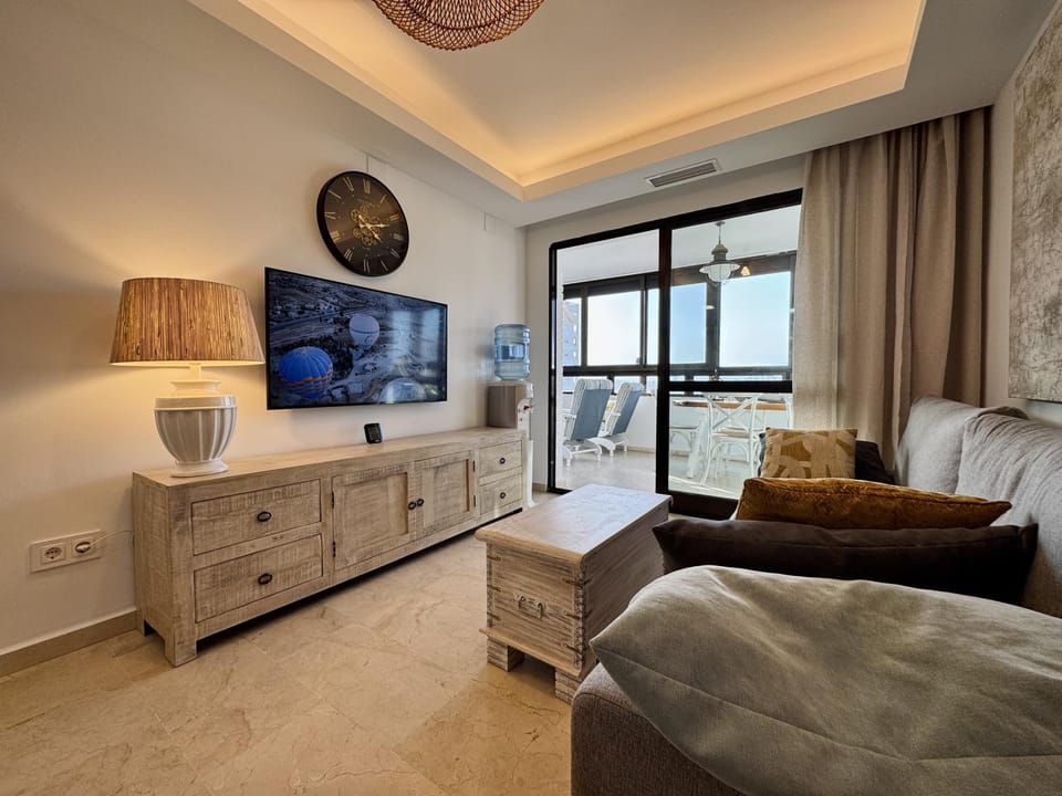 Communal lounge/ TV room, TV and multimedia, Living room