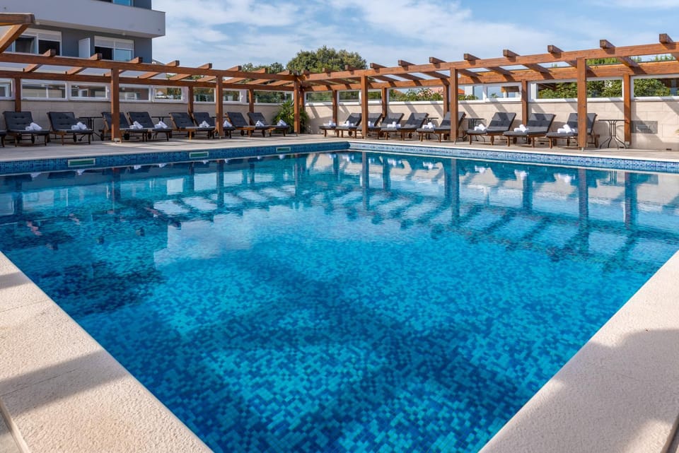 Day, Pool view, Swimming pool, Swimming pool, sunbed