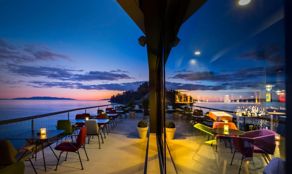 Restaurant/places to eat, Balcony/Terrace, Lounge or bar, Sea view