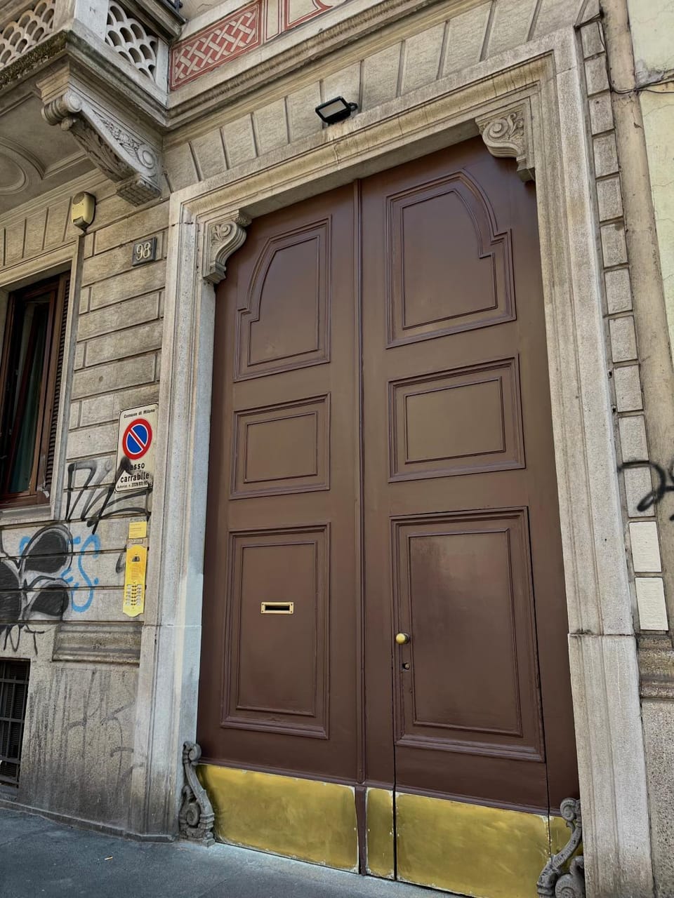 Facade/entrance