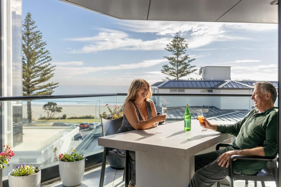 Spectacular Sunrises & Sea Views - Pool Spa Gym Apartment in Bay Of Plenty