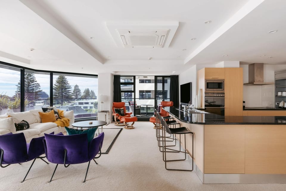 Spectacular Sunrises & Sea Views - Pool Spa Gym Apartment in Bay Of Plenty
