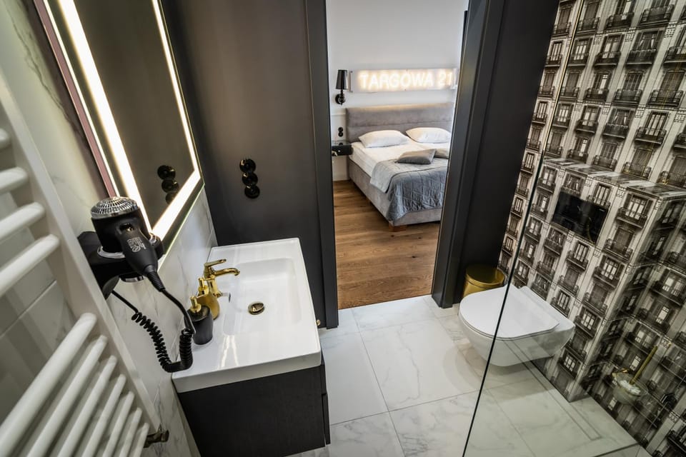 Bathroom, hair dryier, towels