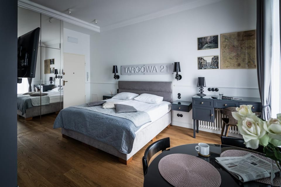 Bed, Photo of the whole room, Seating area, flat iron, wardrobe