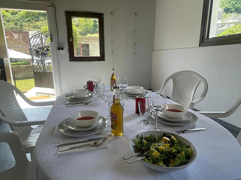 Food and drinks, Dining area, Food