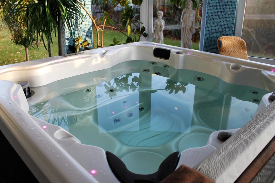Day, Hot Tub