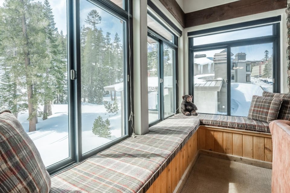Silverbear #41 - 2 Bedrm + Loft / 3 Bathrm 1/2 block to Canyon Lodge! Slps 8 House in Mammoth Lakes