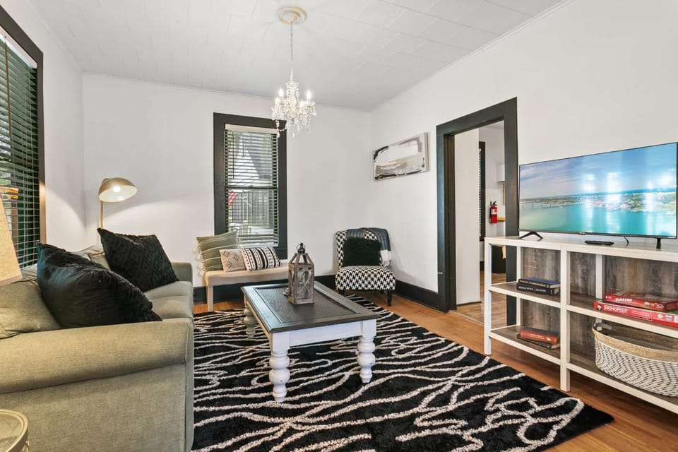 Pacific Cove #8 - Pet-Friendly in Old Florida House in Saint Augustine