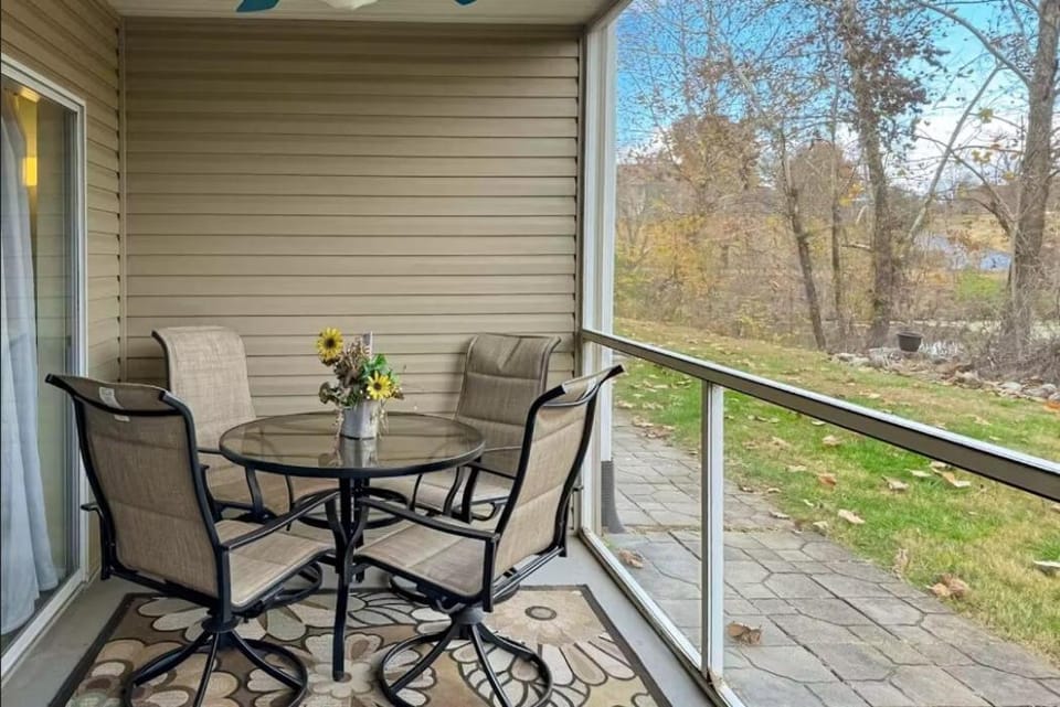 View (from property/room), Balcony/Terrace, Seating area, Dining area